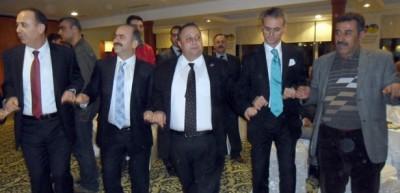 Diyarbakır'da en renkli halay zinciri
