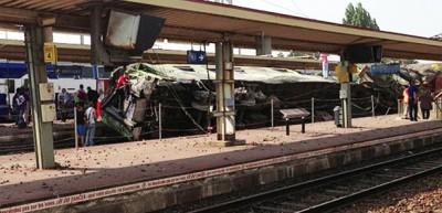Fransa'da son 25 yılın en b&uuml;y&uuml;k tren kazası