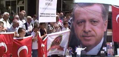 Kosova'dan Başbakan Erdoğan'a destek mitingi