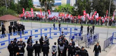 İzmir'deki 'gizli belge' davası gergin başladı