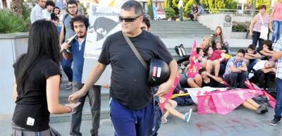 Antalya'da babadan eylemdeki kızına tepki