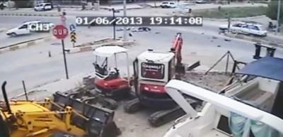 Baba ve oğlunun feci &ouml;l&uuml;m&uuml; kamerada