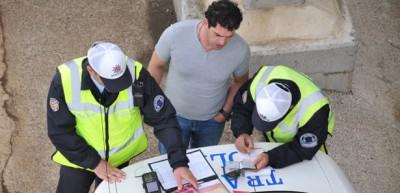 En &ccedil;ok ceza kesen polis &ouml;d&uuml;llendirilecek!