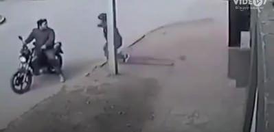 Hırsızlardan kurtulmak i&ccedil;in bakın ne yaptı! (1 Eyl&uuml;l Bi Acayip Haberler)