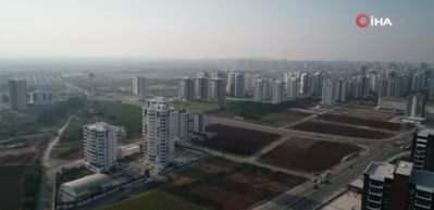 Adana'da b&uuml;y&uuml;yen tehlike! Binaları &ccedil;&uuml;r&uuml;t&uuml;yor