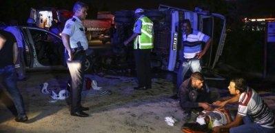 Adana'da feci kaza: 2 &ouml;l&uuml;, 6 yaralı