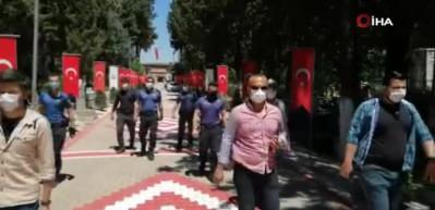Adana'da tam kapanmada mezarlıkta "korsan hoca" denetimi