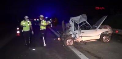 Adana'da TIR otomobile &ccedil;arptı anne &ouml;ld&uuml;, baba ve 3 kızı ağır yaralandı