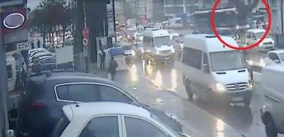 Akıllara durgunluk veren kaza kamerada