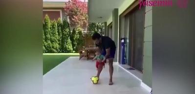 Alişan'ın oğlu Burak bebeğin futbol keyfi!