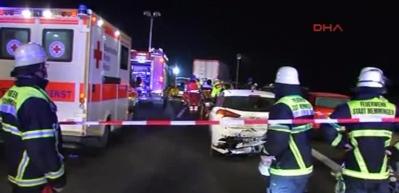  Almanya'da katliam gibi kaza: 6 &ouml;l&uuml;, 13 ağır yaralı