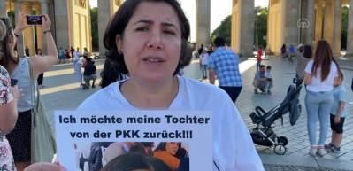 Almanya'da kızı PKK tarafından ka&ccedil;ırılan anne eylemini s&uuml;rd&uuml;rd&uuml;
