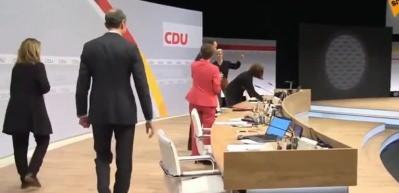 Almanya'dan tepki &ccedil;eken g&ouml;r&uuml;nt&uuml;! Kameralar kapalıyken...