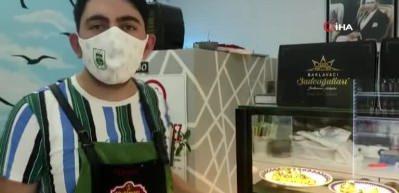 Altın kaplamalı baklava yaptı, dilimini 550 liradan satıyor