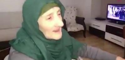 Alzheimer hastası teyze d&uuml;nyayı unuttu ama ahirete hazır!