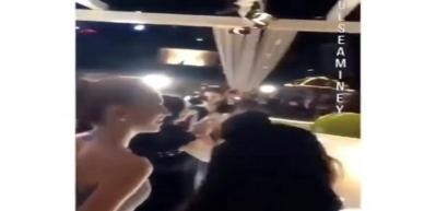 Amine G&uuml;lşe kendi d&uuml;ğ&uuml;n&uuml;nde şarkı s&ouml;yledi