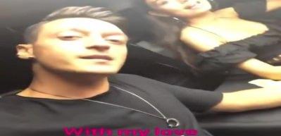 Amine G&uuml;lşe ve Mesut &Ouml;zil ile rap yaptı!