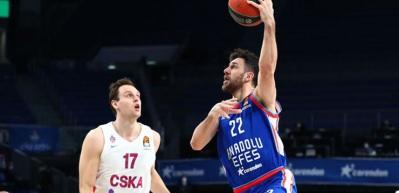 Anadolu Efes, CSKA Moskova'yı farklı ge&ccedil;ti