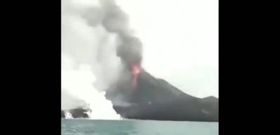 Anak Krakatau Yanardağı'nda patlamalar