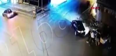 Ankara'da 1 kişinin &ouml;ld&uuml;ğ&uuml; yol verme kavgası kamerada