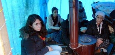 Anne ve &ccedil;ocuklarının a&ccedil;lık grevi ikinci g&uuml;n&uuml;nde