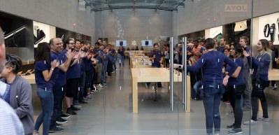 Apple&rsquo;ın kapısı iPhone 7 alıcılarına a&ccedil;ıldı 