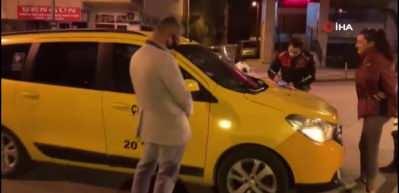  Araması olan kız cezayı yedi, kahkahayı bastı!