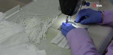 Ardahan&rsquo;da g&uuml;nde 15 bin maske &uuml;retiyorlar