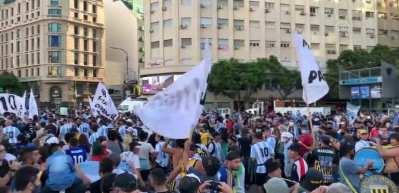 Arjantin'de "Maradona'nın &ouml;ld&uuml;r&uuml;ld&uuml;ğ&uuml;" iddiasıyla g&ouml;steri d&uuml;zenlendi