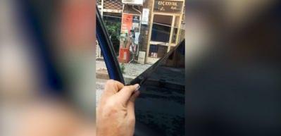 Arka camdaki film, rezistansa zarar vermeden nasıl &ccedil;ıkartılır?