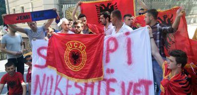 Arnavutlar, Makedonya genelinde protesto d&uuml;zenledi
