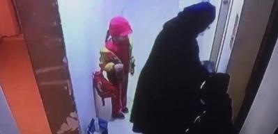 Asans&ouml;r boşluğuna d&uuml;şen 9 aylık bebeğin &ouml;l&uuml;m anı!