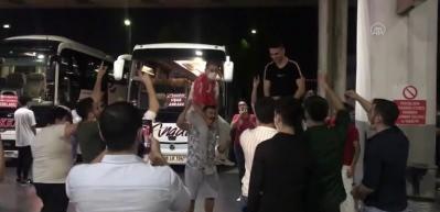 Asker uğurlamasında sosyal mesafe kuralına uymadılar 