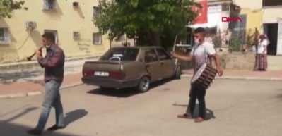 Askerden d&ouml;nen gen&ccedil;, &ouml;nce teredd&uuml;t etti, sonra annesine sarıldı