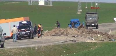 Askeri servis aracına bombalı saldırı d&uuml;zenlendi