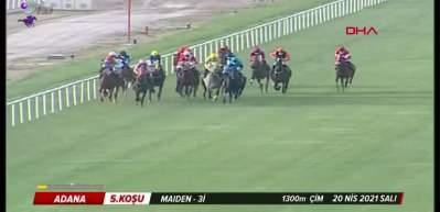 At yarışında korkutan kaza: 4 jokey attan d&uuml;şt&uuml;!