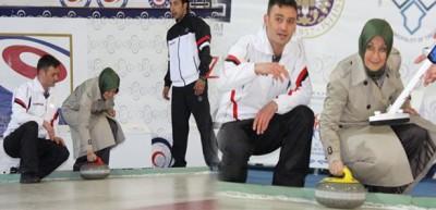 First Leydi'den curling atışı
