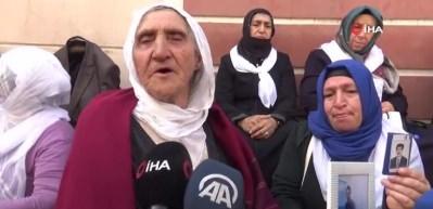 Ayakta zor duran Hurinaz nine &ccedil;ocuğu i&ccedil;in tek başına geldi!