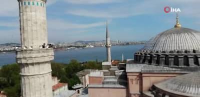 Ayasofya Camii'ne 87 yıl sonra ilk mahya asıldı