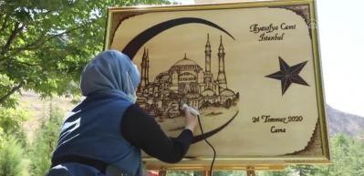 Ayasofya-i Kebir Camii'nin a&ccedil;ılış sevinci tabloya nakşedildi
