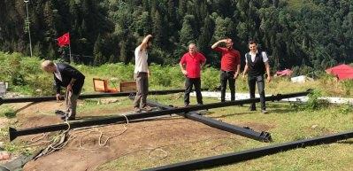 Ayder&rsquo;de tepkilere neden olan salıncaklar s&ouml;k&uuml;lmeye başlandı