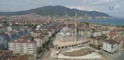 Aynı anda 10 bin kişinin namaz kılabileceği cami havadan g&ouml;r&uuml;nt&uuml;lendi
