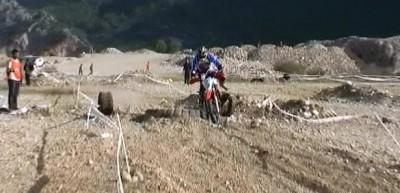 Şampiyon yarış&ccedil;ının ayak bileği kırıldı
