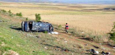Cenaze yolunda trafik kazası: 3 &ouml;l&uuml;, 6 yaralı