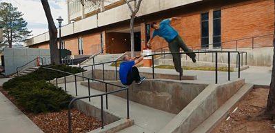 Baba ve oğuldan m&uuml;thiş parkour performansı