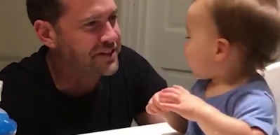 Babasının beatbox'ına bakın nasıl eşlik etti