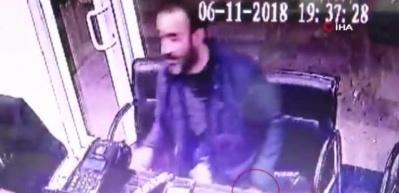 Bağış kutusuna g&ouml;z dikti, g&uuml;venlik kamerasına yakalandı