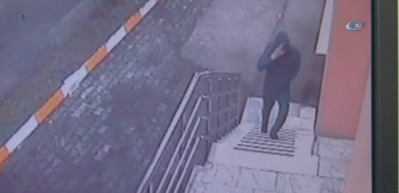 Bağış parasını &ccedil;alan hırsız kamerada