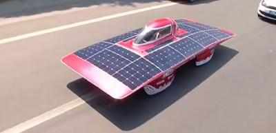 Bakan Yıldız g&uuml;neş enerjili aracı kullandı