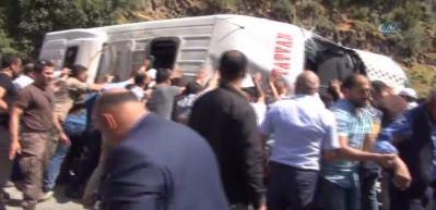 Bakan Ağbal'ın konvoyunda kaza!